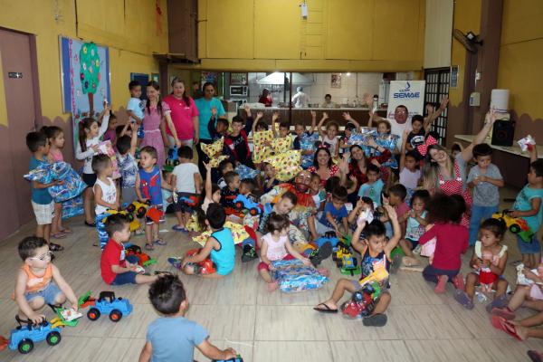 Comissão Dos Amigos Voluntários Do Semae Comemora O Dia Das Crianças Com A Turma Do Sopão
