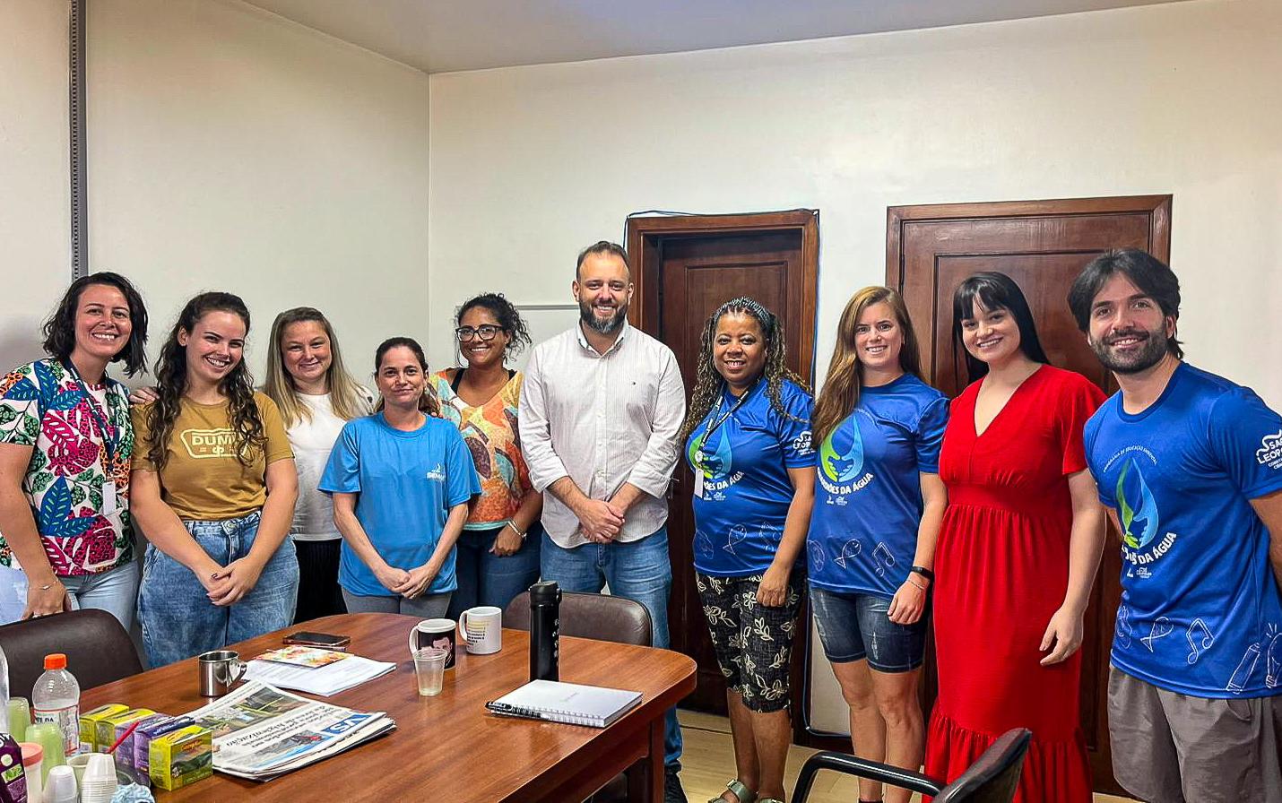 EDUCAÇÃO AMBIENTAL | O Diretor-geral Do Semae, Gabriel Dias, Recebeu Os Integrantes Do Projeto Guardiões Da Água Em Seu Gabinete.