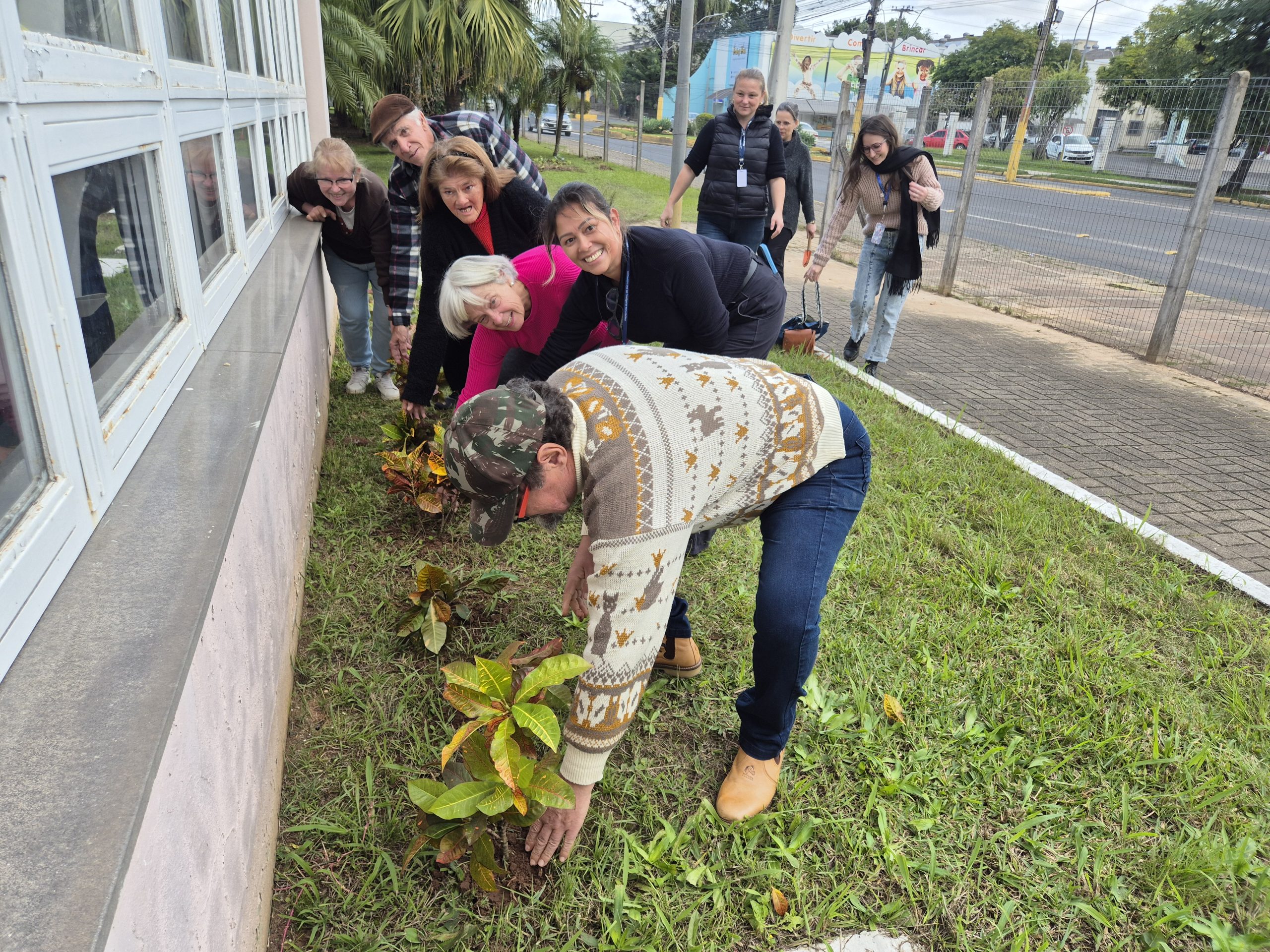 EDUCAÇÃO AMBIENTAL | Projeto Guardiões Da Água Do Semae Instala Horta Comunitária No Centro Do Idoso