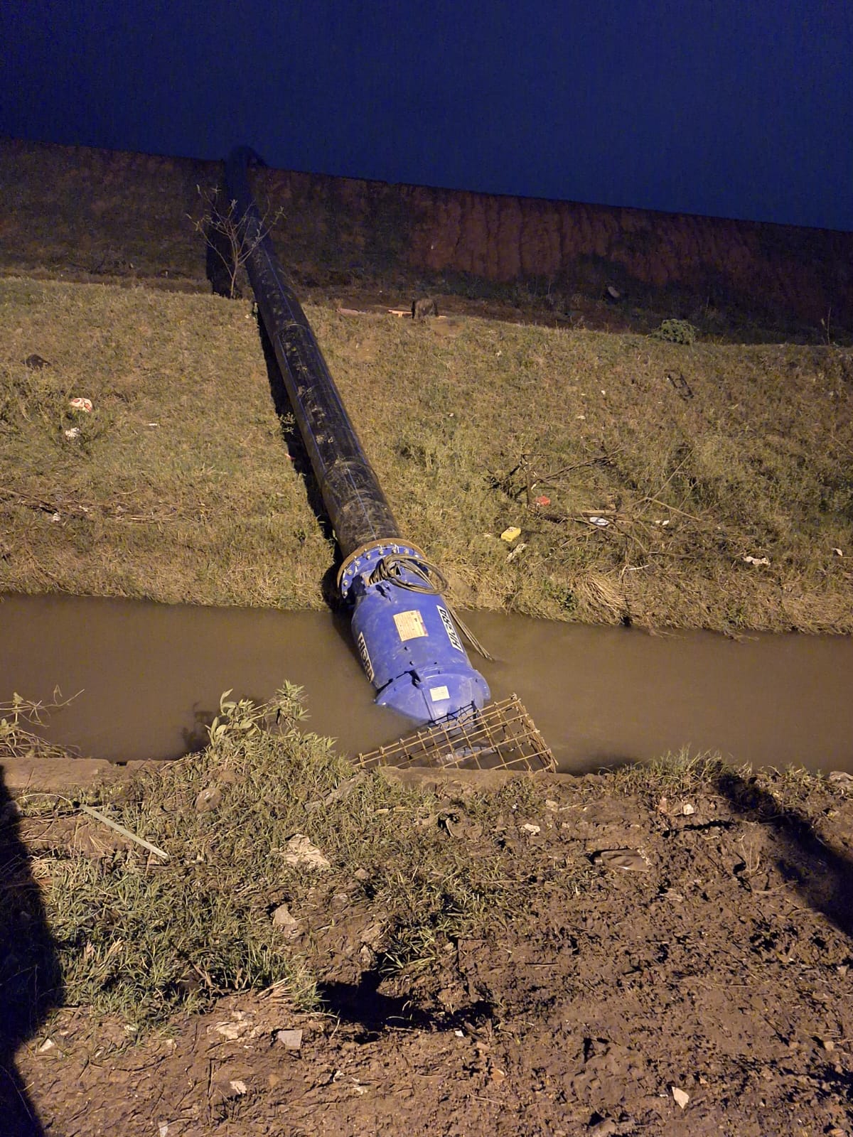 Bomba Anfíbia é Instalada Preventivamente No Bairro Vicentina Para Conter Alagamentos